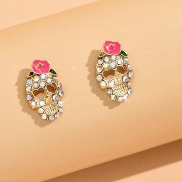 💀 Skull Earrings 💀 - Picture 6 of 6